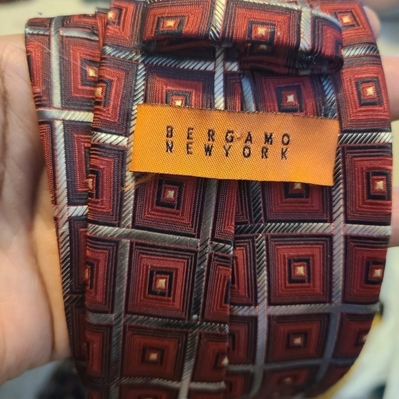 Bergamo New York | Vintage Maroon and Silver/Gray Checker Pattern Tie - Picture 2 of 11